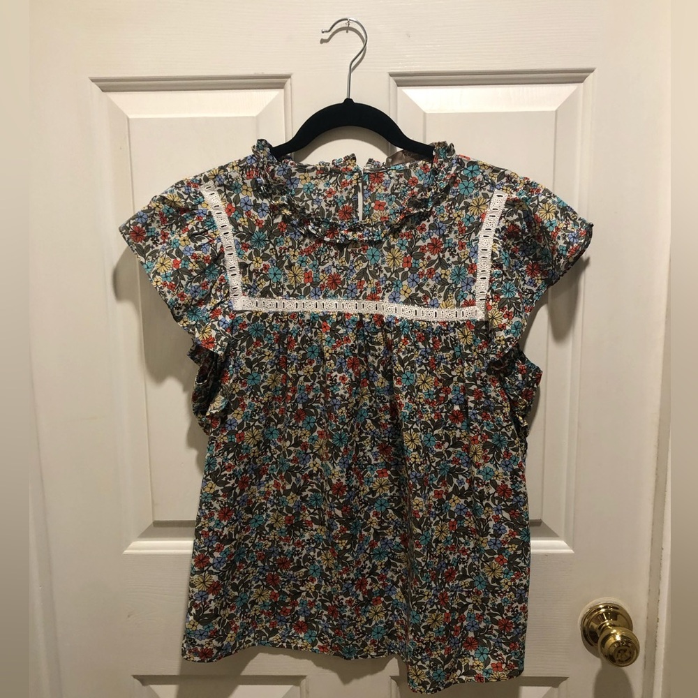 LOFT size L cotton blend top with cute neck detail.